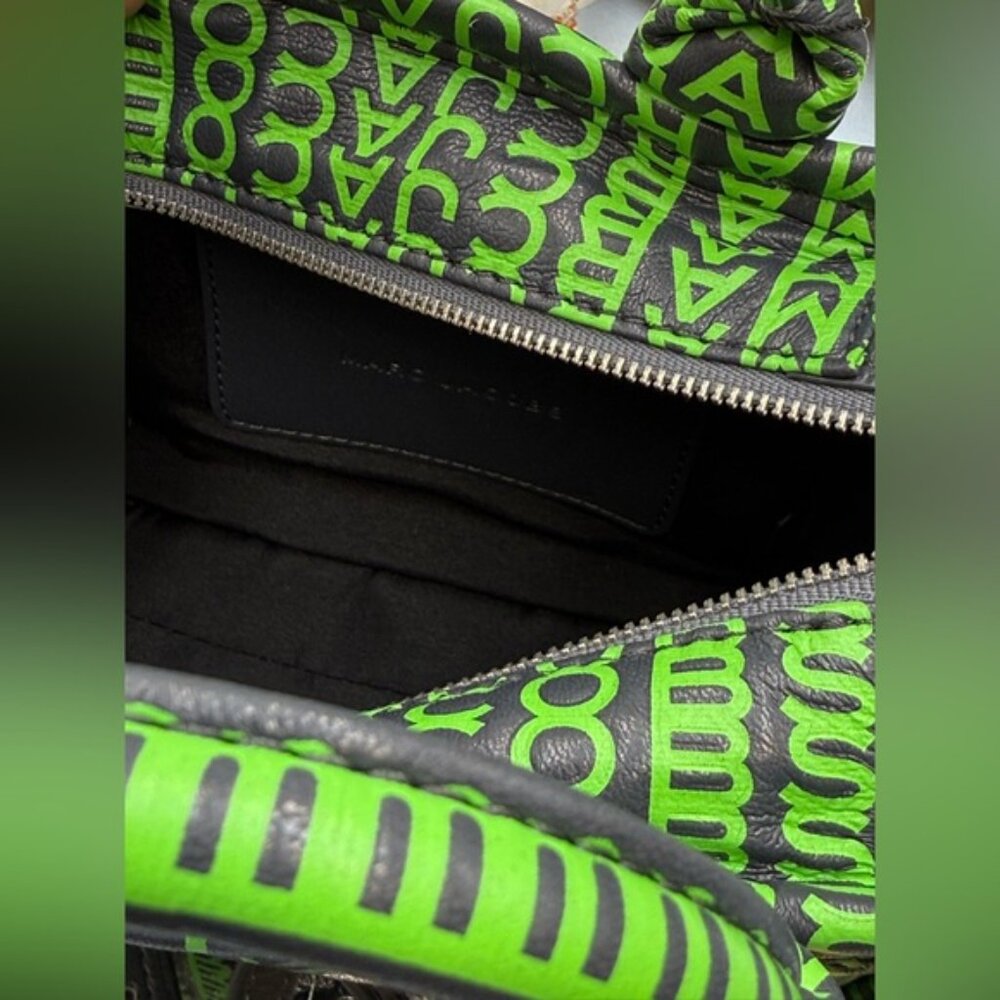 🆕 MARC JACOBS 🧿 NWT Monogram Print Micro Tote Bag, Black & Green - Picture 12 of 16